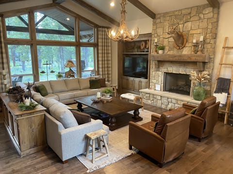 Great room with 12'x14' sofa. Seating for everyone!