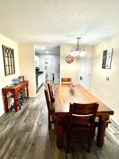 Dining area in unit 3