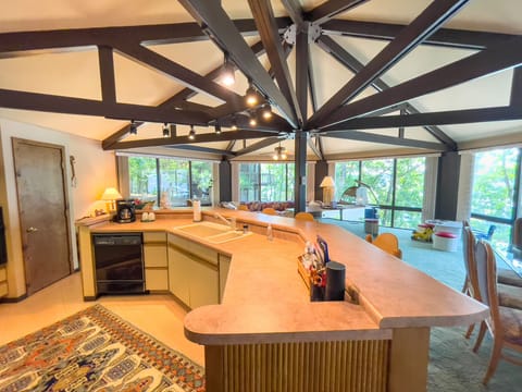 Kitchen with breakfast bar