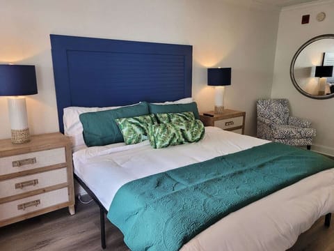 King Size Bed with new memory foam mattress