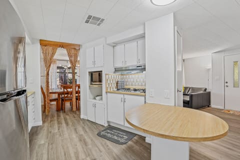 Small well equipped kitchen to whip up those delicious meals.