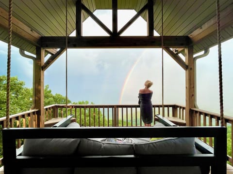 Top private deck off Master Bdrm 2-upstairs,daybed swing- Stunning Mt Nebo views