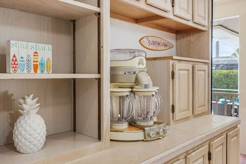 It wouldn't be a Florida vacation without a professional frozen margarita machine!