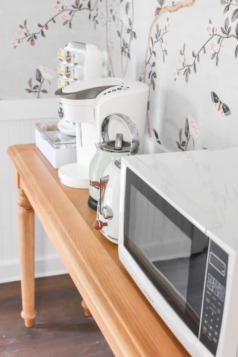 Our breakfast bar offers complimentary coffee and tea, as well as snacks!