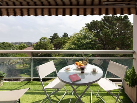 Plant, Table, Furniture, Property, Building, Sky, Chair, Botany, Nature, Window