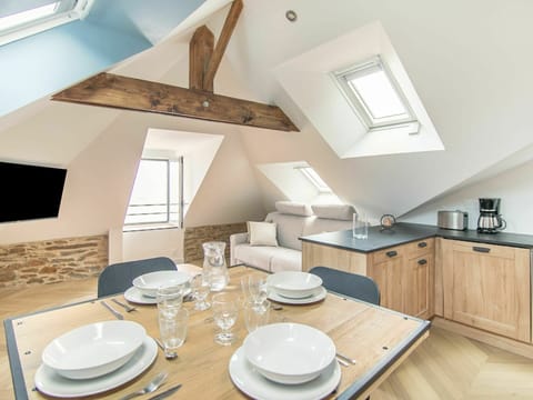 Table, Furniture, Tableware, Property, Dishware, Cabinetry, White, Azure, Wood, Chair