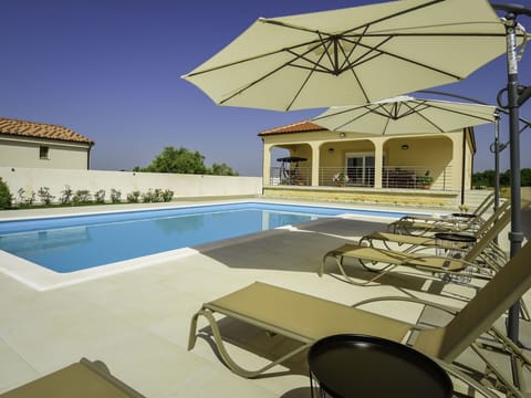 Sky, Building, Light, Plant, Swimming Pool, Shade, Outdoor Furniture, Chair, Sunlounger, Leisure