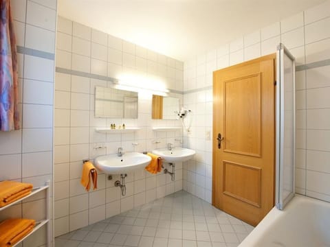 Gamskarblick for 2-5 pers. Bathtub/WC separate - Kraker, Apartments Apartment in Bad Hofgastein
