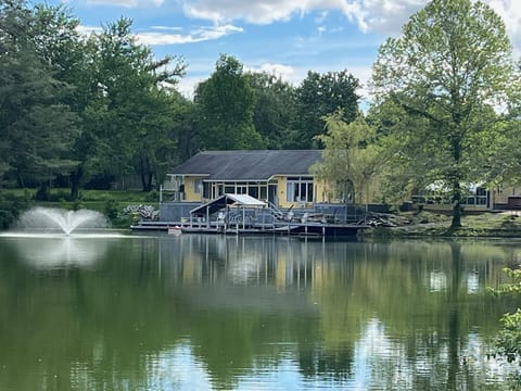 1st Choice Lodging - Pine Lake Retreat