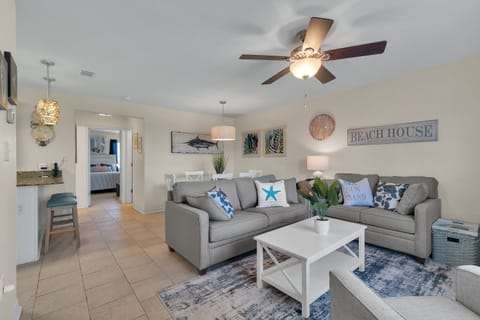 Open floorplan living, dining, kitchen area