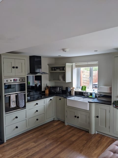 Fully equipped kitchen featuring : * American-style fridge / freezer * Electric grill and oven * Induction hob * Coffee Machine (and coffee station) * Toaster *Microwave *Countertop dishwasher