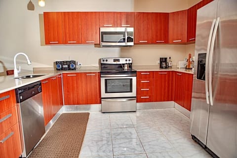 Full Kitchen: pots,pans,plates,cutlery,coffee maker,kettle,plates,cups

