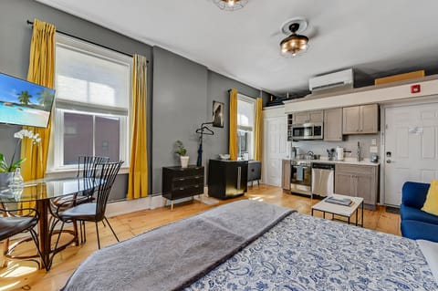 Spacious, comfortable studio with queen bed complete with luxe linens.