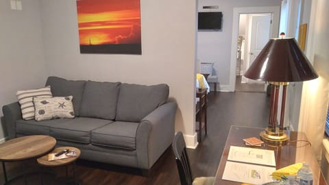 Relaxation / work space in the Barbara Suite