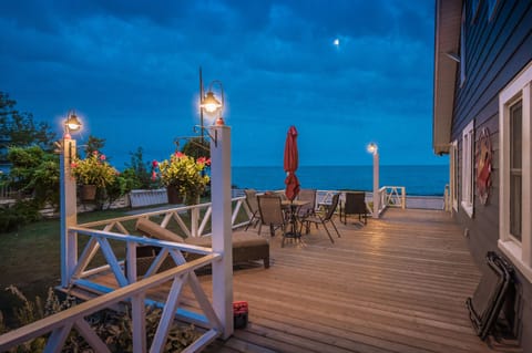 Enjoy the evening on the deck star-gazing or listening to the sound of the waves