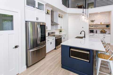 Modern, well equipped kitchen