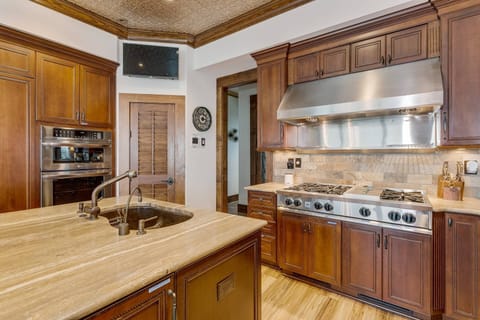 Walk in pantry and ice maker