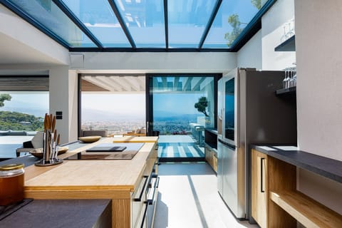 The fully equipped kitchen on the first floor offers all essentials for a self-catered holiday.