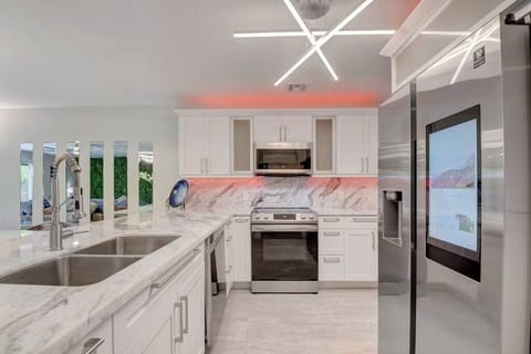 57c3cf3e 1eb1 4781 81c7 e46005e62f6f