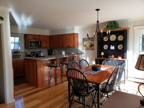 Table seats 6, bar 3