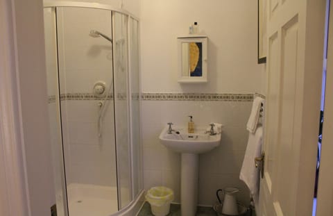 SolasTobann Room 3 En-suite shower room