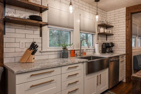 Updated fully stocked kitchen