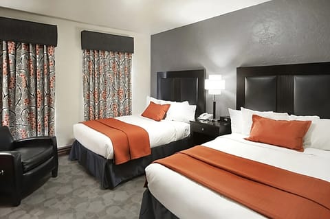 Recharge together in a bright double room with cozy linens