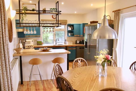 Kitchen diner a great social space to hang out in whilst the cook's on duty!