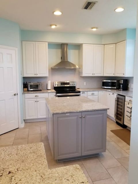 You name it and it`s in this fully stocked kitchen!