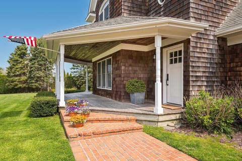 Covered front patio with nice ocean breeze