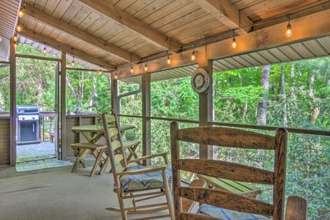 House Exterior | Screened Porch | Step-Free Entry