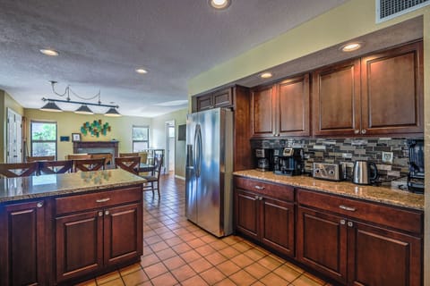 Fridge, coffee makers w/ Kpod, 4 slot toaster, electric kettle, Ninja blender.