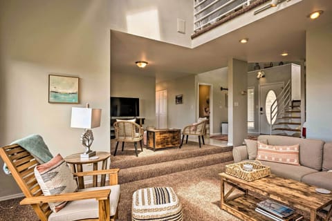 Coos Bay Vacation Rental | 4BR | 3.5BA | 3,300 Sq Ft