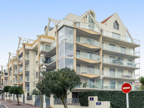 Sky, Building, Property, Window, Plant, Tower Block, Condominium, Urban Design, Tree, House