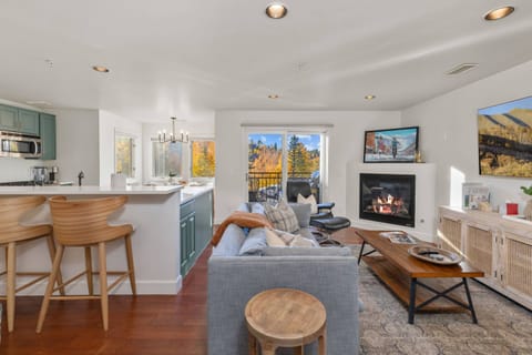 Enjoy this newly updated 2bed/2bath condo in the heart of the Meadows