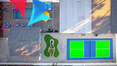 Heated Pool, Pickleball, Mini-Golf, Game Room & Firepit!