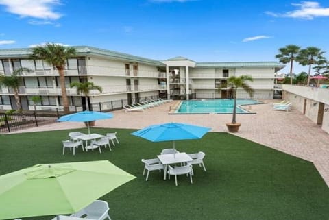 Outdoor Furniture/Sun loungers/Swimming pool