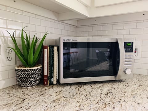 Luxe Dream Estate- Comfortable, Safe, & Modern House in Greenville