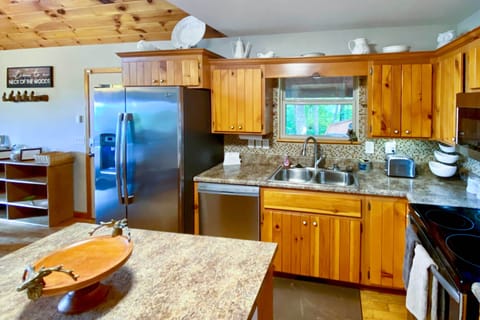 Kitchen | Cooking Utensils | Drip & Keurig Coffee Makers | Crockpot | Ice Maker