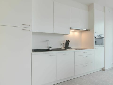 Cabinetry, Countertop, Property, Building, Sink, Kitchen, Wood, Tap, Kitchen Stove, Interior Design