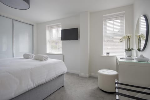 King bed can be split into two singles on request. 