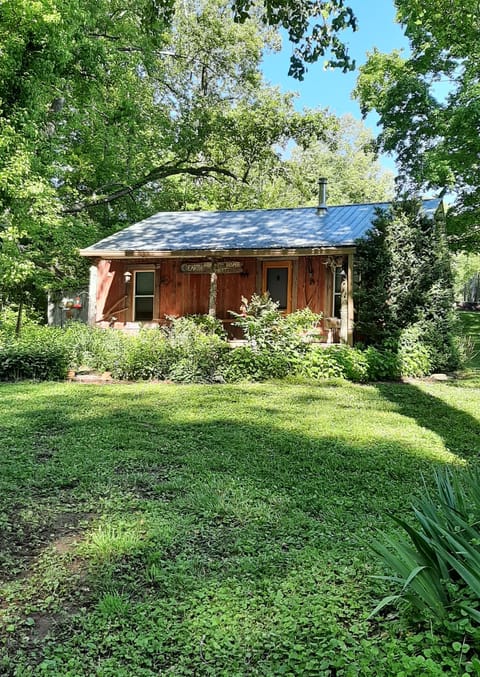 Whispering Waters Cabin on Caney Fork Creek!