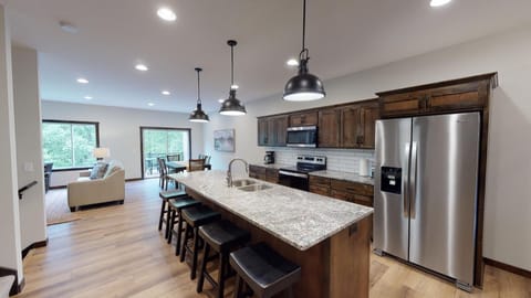 cd771676-1fdf-4c63-bdbc-e89ea91764a0