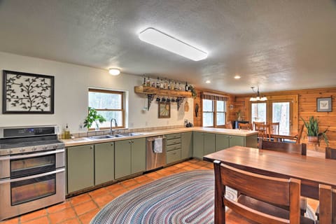 Kitchen | High-Top Table