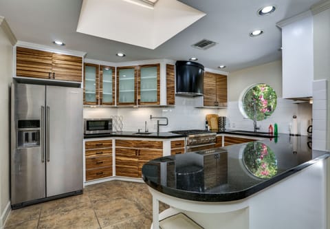 Full Remodeled and Updated Kitchen