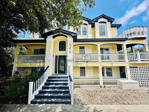 The Duck House (formerly Jewel of the Isle)