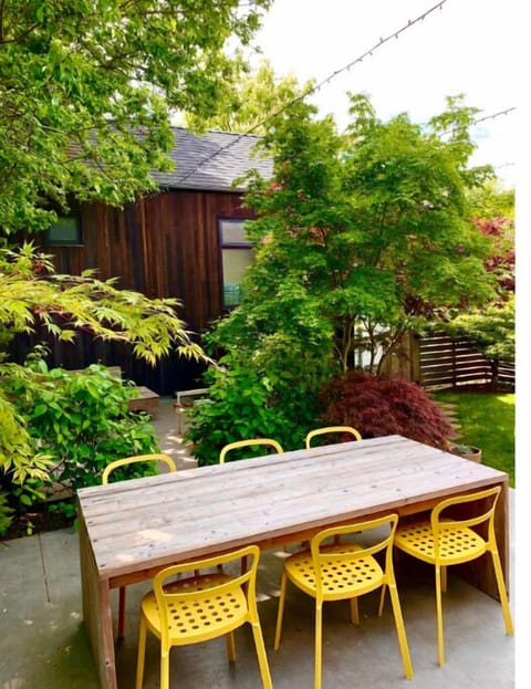 A verdant oasis in the city!