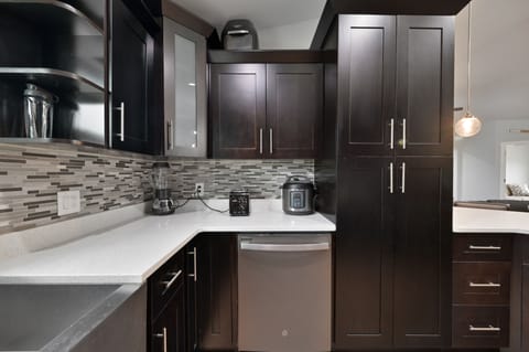 Appliances included are Blender, Toaster and Instant Pot!!!