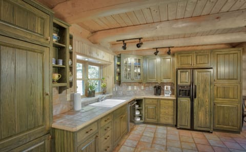 Cook meals with friends and family in this full size Kitchen