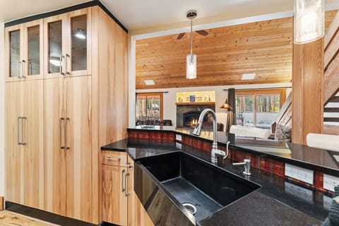 Kitchen: Viking appliances, drip coffee maker, Keurig, cooking utensils, tableware, bar seating